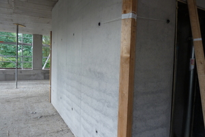  Mustergültige Betonoberflächen erzielte F.K. Systembau GmbH mit den phenolbeschichteten Schalplatten, die nach rund achtEinsätzen erneuert wurden. 