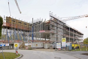  In Unterföhring im Norden von München wird nur 5½ Monate nach Baubeginn Europas größtes Bowling Center eröffnen 