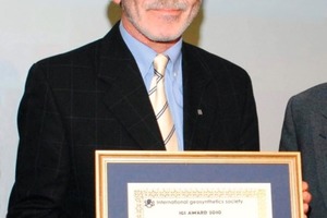  Dr.-Ing. Dimiter Alexiew bei der Verleihung des IGS-Award 2010Foto: Huesker 