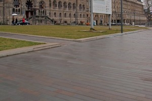  Für die neu gestaltete Rheinufer-Promenade wurden 12 000 m² Natursteinplatten verlegt 