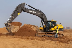  Brandneue Ergänzungen der D-Serie von Volvo CE sind die Raupenbagger EC250D und EC300D; bei beiden handelt es sich nicht um überarbeitete, sondern um gänzlich neue Modelle 