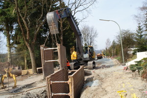  Der Kurzheckbagger ECR305CL überzeugt in punkto Standfestigkeit auf ganzer Linie durch das schwere Kontergewicht und die vorteilhafte Positionierung des Schwerpunktes 