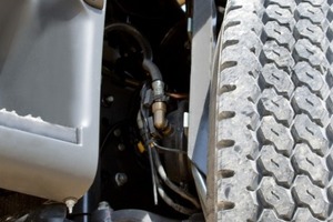  Für den Premium Lander bietet Renault jetzt das OptiTrack-Systme an, bei dem zwei Hydraulikmotoren in den Radnaben den Lkw zum Allrad-Fahrzeug machen 