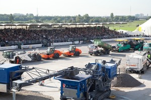  Wirtgen Group-Maschinen bedienen die gesamte Prozesskette im Straßenbau. Bereits die erste Live-Demo ließ daran keinen Zweifel 