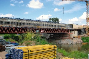  1 Der Neubau der Karolinger Brücke in Völklingen entstand mit 3800 m² Doka-Trägerschalung Top 50 