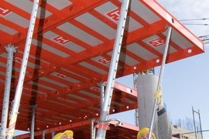  Mit der handbedienbaren Aluminium-Modulschalung Topec werden bereits seit Jahren schnelle Ein- und Ausschalzeiten von ca. 0,2 h/m2 erreicht. In Schalzeit, Gewicht/m² und Anzahl der verwendeten Teile ist das Topec-Prinzip unerreicht 