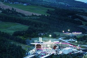  Rund zwei Jahre benötigte die Herrenknecht-Tunnelbohrmaschine für den Bau der zwei parallel geführten Röhren des Sparvo-Tunnels, mit jeweils 2,4 Kilometern Länge 