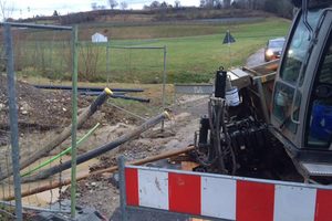  Grundodrill 25N-Bohranlage nach Einzug der gebündelten Produktrohre. 