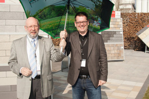  Florian Klostermann (r.) begrüßte auch Dr. Karl Schürmann, Geschäftsführer des Verbandes Garten-, Landschafts- und Sportplatzbau NRW e. V., zur Auftaktveranstaltung der Klostermann-Galabau-Initiative 