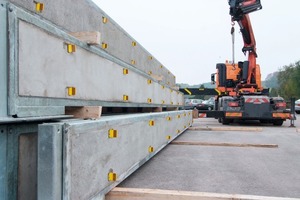  1 Durch die besondere Bauform der Betonleitwände brechen selbst bei einem Unfall keine Teile aus der Schutzwand heraus 