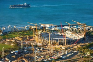  Das Greenpoint Stadion in Kapstadt war 2010 Austragungsort von acht WM-Begegnungen – und eines von vier Stadien in Südafrika, die mithilfe von Peri Schalungs- und Gerüstsystemen fertig gestellt wurdenFoto: Wiehahn Ltd. / Terry February 