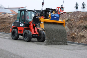  Transport und Verteilung des Planumsmaterials mit dem Planierschild 