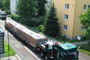  1 Anlieferung des 463,50 m langen Liners DN 1200 mittels eines 130-Tonnen-Schwertransporters 