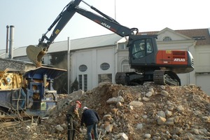  Losgelöst vom bisherigen Eigner Terex produziert Atlas seit 2010 wieder in Eigenregie im norddeutschen Ganderkesee orange Raupenbagger wie den 27 t wiegenden 260LC 