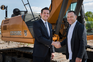  Steffen Thierfelder, CNH (links), und Sven Kaliner von SK-Baumaschinen 