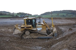  Für den Neubau des Sägewerks wurden auf einer Gesamtfläche von rund 230 000 m2 37 500 m3 Mutterboden abgetragen 