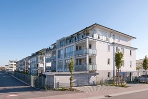  Die aus sieben Mehrfamilienhäusern bestehende Wohnanlage EuropaCarreé Leopoldshafen zeichnet sich unter anderem durch moderne und großzügige Grundrisse, außerordentlich hohe Bauqualität und äußerst niedrigen Energiebedarf aus 