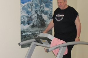  Klaus Herzog: Bei lockerem Laufbandtraining hat er bisher über 60 Kilo verloren 