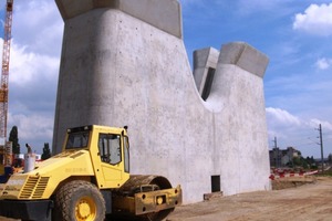  Komplexe Form präzise geschalt: Die Pfeilerköpfe der neuen Südbahnhofbrücke in Wien entstehen mit einer dreidimensional geplanten Doka-Sonderschalung 