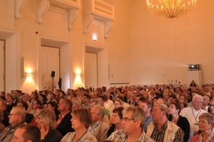  Ein vollbesetzter Saal. Jeweils über 350 Zuhörer waren gekommen, um sich die Fachvorträge auf dem 1. Kann-Dialog anzuhören 