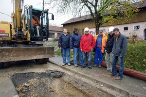  3 Zur Baustellenbesprechung vor Ort in Bad Staffelstein treffen sich Bauleiter Werner Schlötzer, Stadtbaumeister Andreas Ender, Bauleiter Carsten Zeschky, Polier Georg Tempel, Bauleiter Marc Vierhuff und Fachberater Horst Derra (v.li.)Foto: Funke Kunststoffe GmbH 