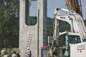  Wehrturm kurz vor dem Einbau in ein bestehendes Kanalnetz 