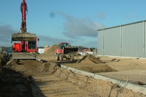  Betriebserweiterung im Jahr 2010 mit ca. 12 000 m² Hallendachfläche und ca. 1650 m² asphaltierter OberflächeFoto: König 