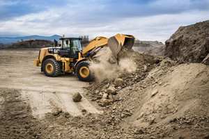  Die neuen Cat Radlader der Serie M kommen zuerst in der Klasse 24 bis 27 Tonnen Einsatzgewicht mit aktuellen Stufe-IV-Motoren und SCR 