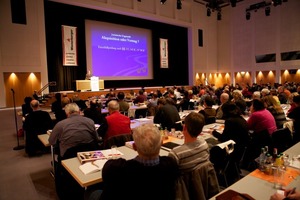  Voll besetzter Saal im Messe Congress Centrum Leipzig, einem der neun Veranstaltungsorte. Bundesweit nehmen jährlich rund 3 000 Teilnehmer an den Wienerberger Mauerwerkstagen teil 