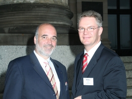  BDB-Präsident Stefan Thurn (l.)  und Hauptgeschäftsführer Michael Hölker rechnen erst für 2011 mit besseren Geschäften für die Baustoff-Fachhändler 