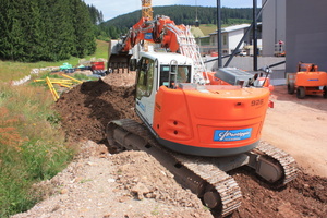  Dank seines hohen Leistungspotenzials lässt sich der Liebherr-Raupenbagger R 926 Compact auch für Erdbewegungs- arbeiten einsetzen. 