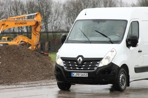  Unser Testwagen: Ein Renault Master L2H2 Energy dCi 165, Einstiegspreis 31 050 Euro (zzgl. MwSt.) Fotos: Olaf Meier 