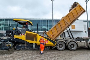  Der HGT-Einbau mit dem Bomag BF 800 C in Zahlen:  25 cm stark – 5,00 Meter breit – 1.200 m³ pro Tag 