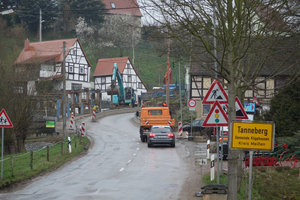  Enges Baufeld, kurviger Straßenverlauf, schwieriger Baugrund: Beim grundhaften Ausbau der S 36 bei Tanneberg müssen ganz unterschiedliche Herausforderungen gemeistert werden. 