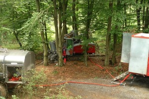  Bohranlage Grundodrill mit Versorgungstruck und Wassertank im ZielbereichFotos: Tracto-Technik 