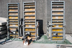  Mooser Versuchsanlage eines Betonvorverdichters mit Entlüftung des Betons bereits am Betonschlauchende während der Betonabgabe in die SchalungFoto: Mooser 