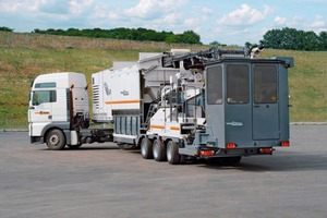  1 Durch ihre günstigen Transportmaße von 13,40 m Länge (bzw. 14,71 m Länge mit Kabine), 2,50 m Breite und 4 m Höhe und dem geringen Gesamtgewicht von ca. 30 500 kg lässt sich die KMA 220 einfach von Baustelle zu Baustelle umsetzen 