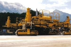  1986 entstand die Walensee-Autobahn Zürich-Chur mit einem Gomaco GP 2500. 