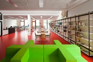  oben: Das intelligente Belichtungskonzept in der neuen Bibliothek schafft optimale Bedin-gungen zum Lesen und Arbeitenunten: Der Poroton-T 8 empfiehlt sich als Wand-bildner für wirtschaftliche und besonders energieeffiziente Bau-weisen. Zulassung Z-17.1-982; Rohdichteklasse: 0,60; Druckfestigkeit: ≥ 6 N/mm2;  Wärmeleitfähigkeit λ: 0,08 W/mK; zuge-lassen für Erdbeben-zonen 0-3 