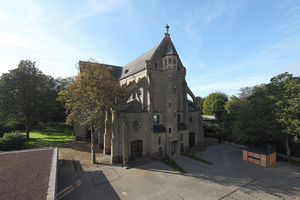  Bild 07-09: Kirchengebäude als mehrgeschossiger Wohnungsbau nach Fertigstellung im Herbst 2011.
Fotos: Schleiff
 