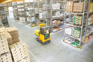  Just-in-time lautet die Maxime bei BayWa Baustoffe für die Logistik. Entscheidend dafür: der richtige Mix aus Lagerhaltung und Streckengeschäft, Fuhrparkmanagement sowie effizienten EDV-gestützten Beschaffungsprozessen 