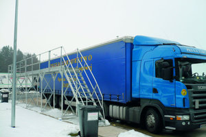  Sicherheit auf Bayerns Straßen: Lkw-Fahrer können ihre Fahrzeuge an der Enteisungsanlage „Hochfelln-Nord“ von Schnee und Eis befreienFoto: Günzburger Steigtechnik 